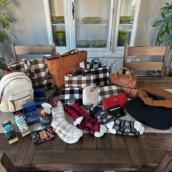 🍁Pallets Have Arrived🍁 Going live in 30 min🍁 - Picture 2 of 2